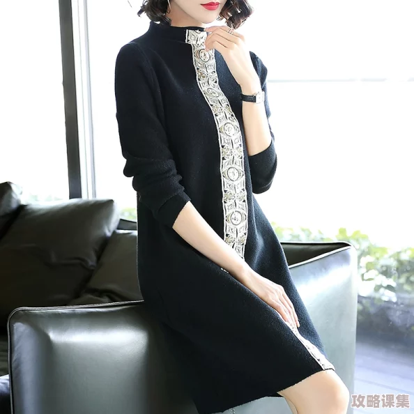 老师黑色双开真丝旗袍，优雅气质与时尚潮流的完美结合，展现独特魅力与个性风采