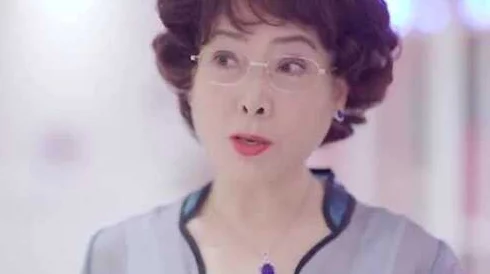 老阿姨段位实在是高，游戏技巧与智慧并存，让人佩服不已！