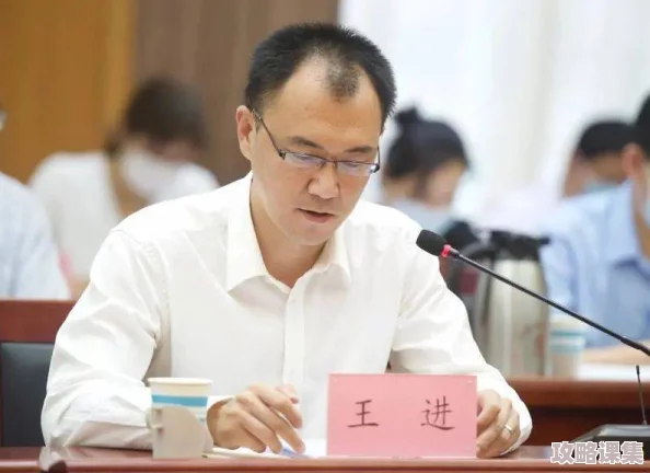 王琼与锅炉工的情节探讨：深刻剖析人性与社会背景交织下的情感纠葛