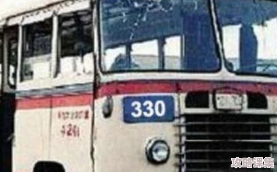 在公交车上弄到高C了，网友热评：最后一排的奇妙体验竟然如此惊艳