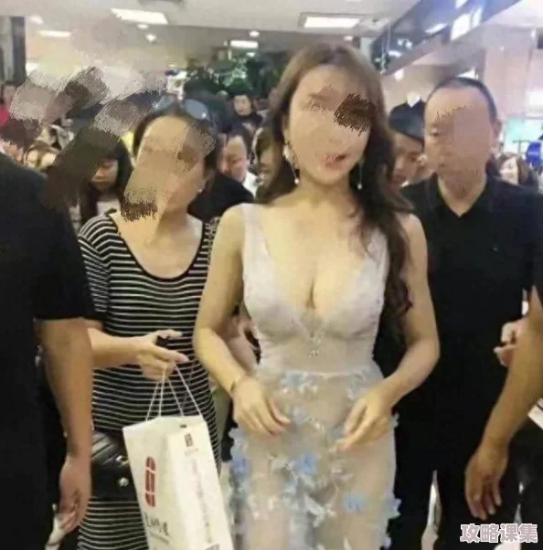 周妍希奶头都露出来的图片曝光！网友疯传，引发热议