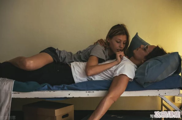 一炕三女被窝交换啪啪，激情四溢的夜晚让人欲罢不能，尽享欢愉时光