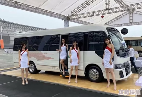 孟若羽tm00080大巴车：网友评价称其舒适度极高，驾驶平稳，是长途旅行的理想选择。