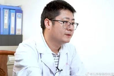 骨科1V2叔叔：网友热评“医术高超，但幽默感更胜一筹，成为患者心中的明星！”